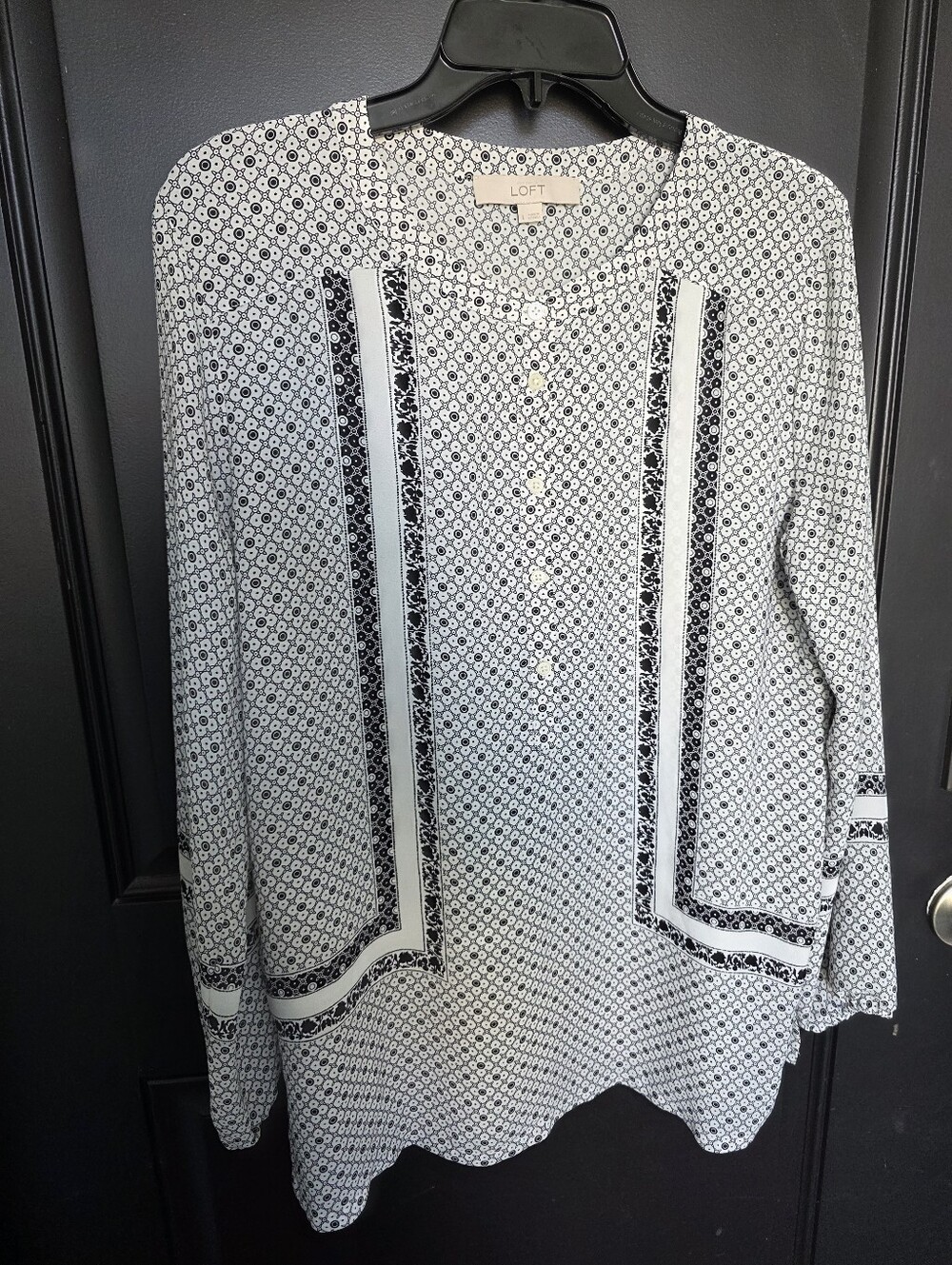 LOFT Black White Geometric Print Henley Blouse Size Large Boho Long Sleeve Tunic - Picture 5 of 10